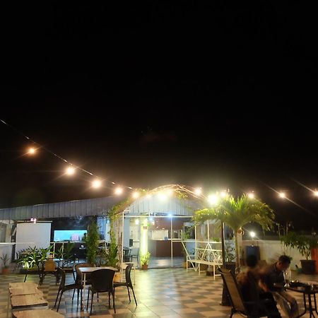 Syafira Hotel Langgur Экстерьер фото