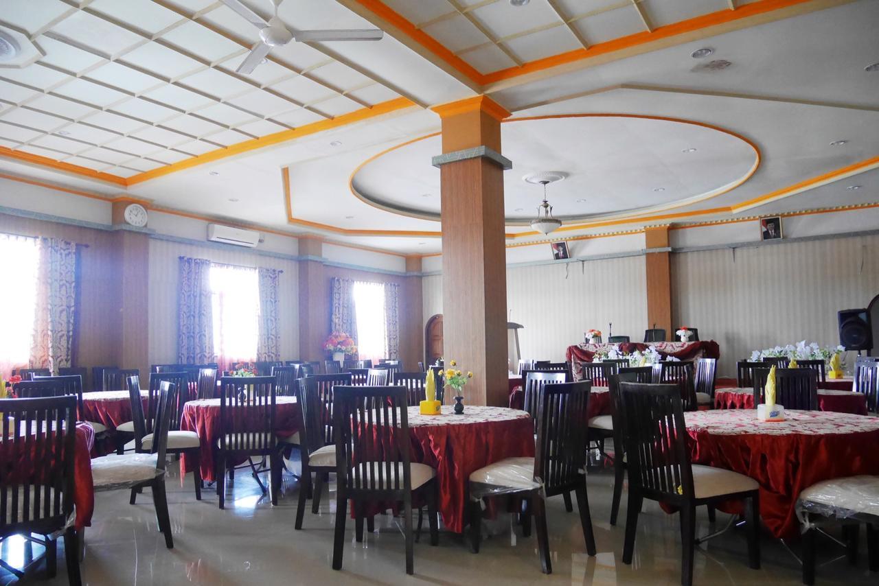 Syafira Hotel Langgur Экстерьер фото